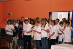 Polnische Jugendliche runden mit einer Aufführung das Festtagsprogramm ab.