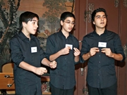 Begeisterten mit ihrem Gesangsprogramm: die Brüder Alper (12 Jahre), Ertugrul (14) und Oguz Güven (16).